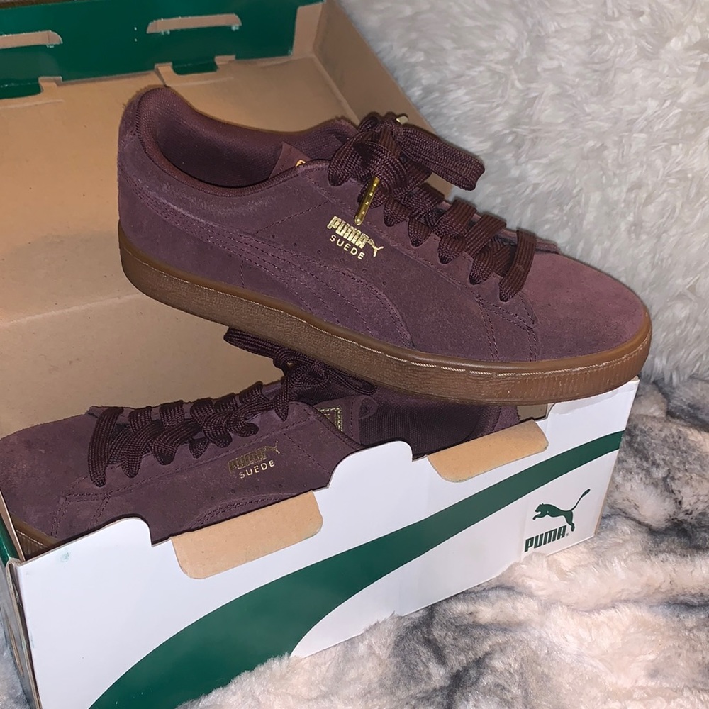 Never worn puma suede classic golden ones